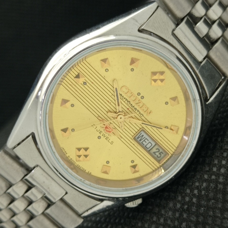 Vintage 1980 Citizen Automatic Mens Silver Watch WDaydate  Gold Accents